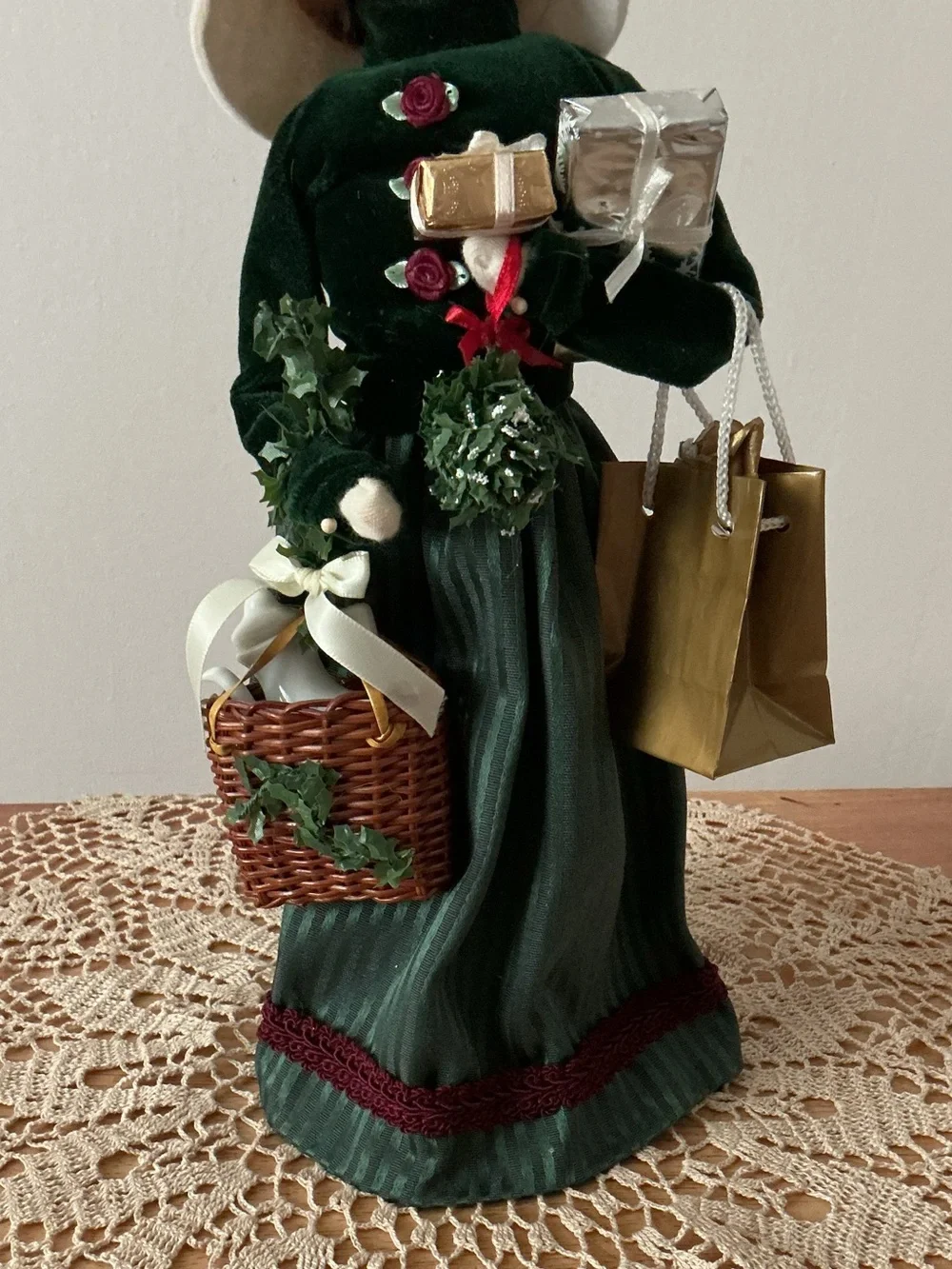 Byers Choice Victorian Shopper w/lots of Goodies